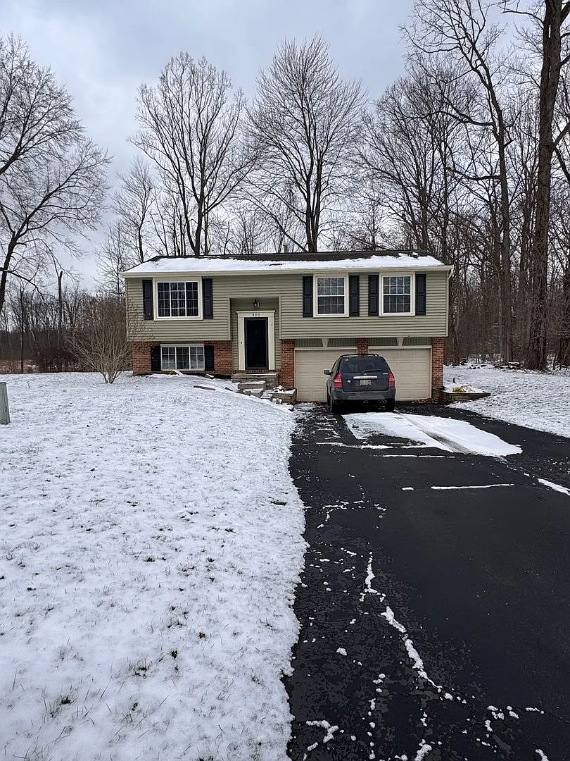 300 Pegotty Ct NE photo 1