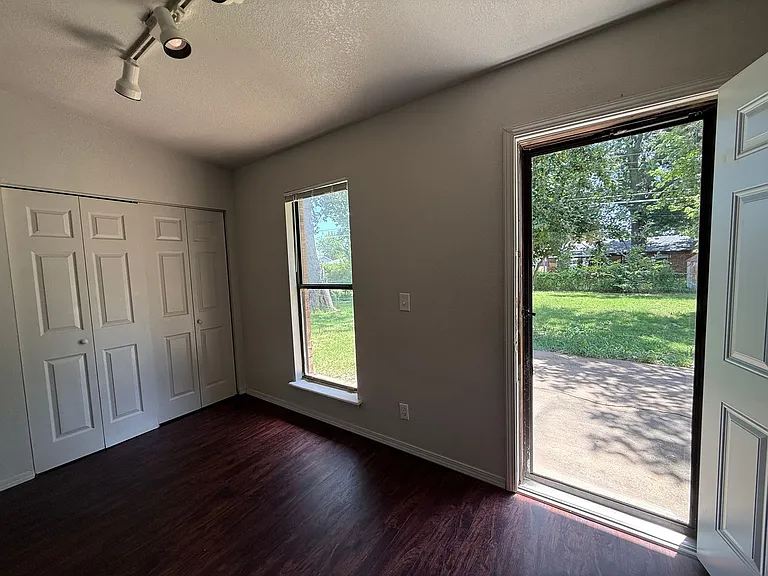 504 Highland Dr — Photo 4