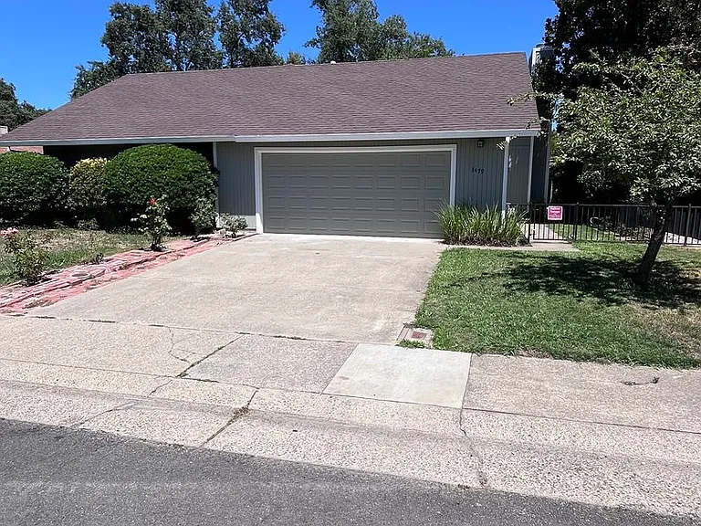 3479 Laird St — Photo 1