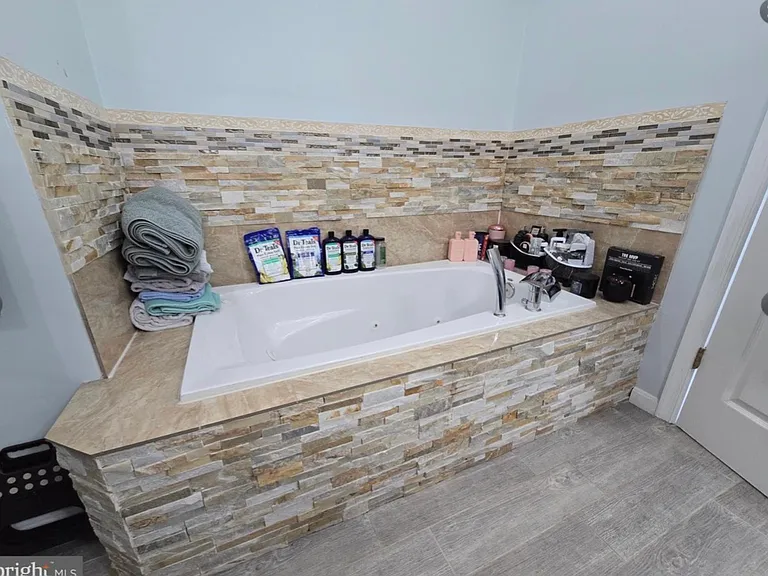 7513 Saffron Ct — Photo 23