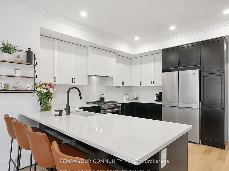 8 Kiernan Cres N — Photo 5