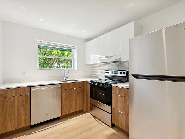 Oak Ridge Apartments — Photo 2