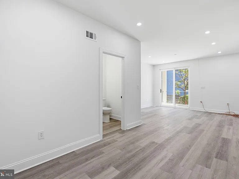 2404 N Capitol St NW #A — Photo 15