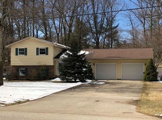 927 Cheboygan Dr, Muskegon, MI 49445