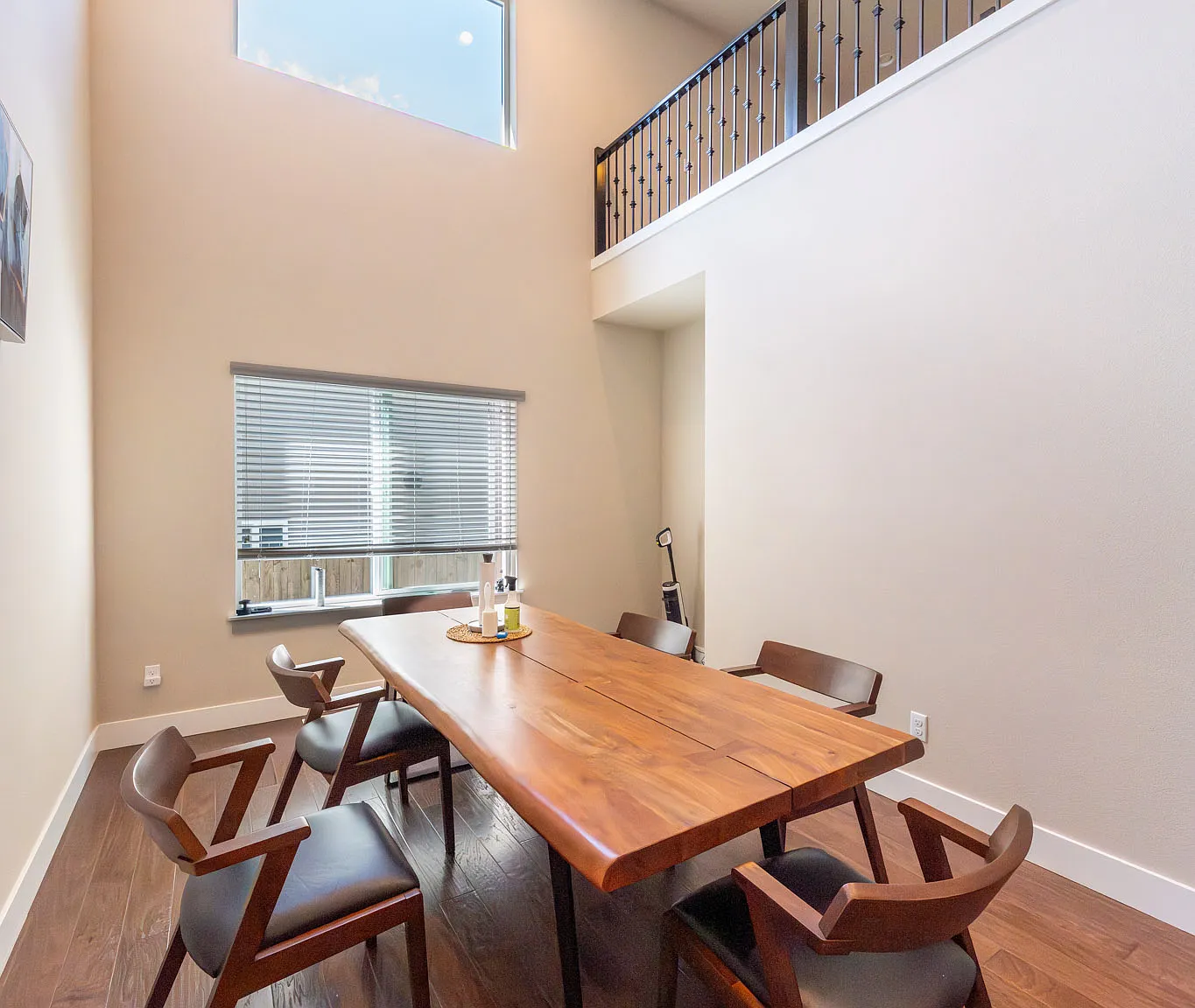 6 bed, 3.5 bath, 3475 sqft, $4,600 — Photo 4