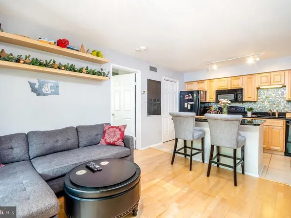 3304 Wyndham Cres #236, Alexandria, VA 22302