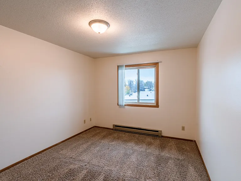 Fargo, ND Sargent Apartments | Bedroom