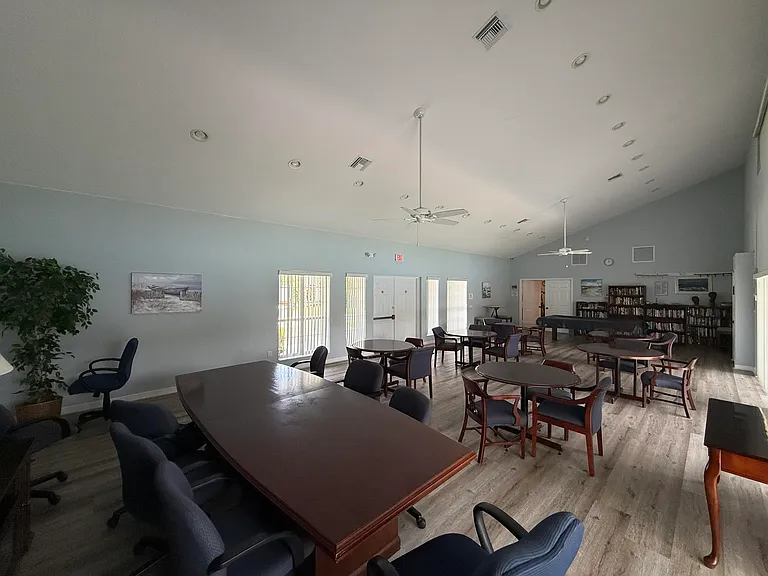 225 N Lakeshore Dr — Photo 100
