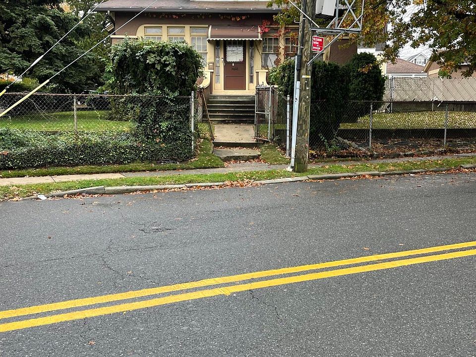2nd image of 4 Fingerboard Rd