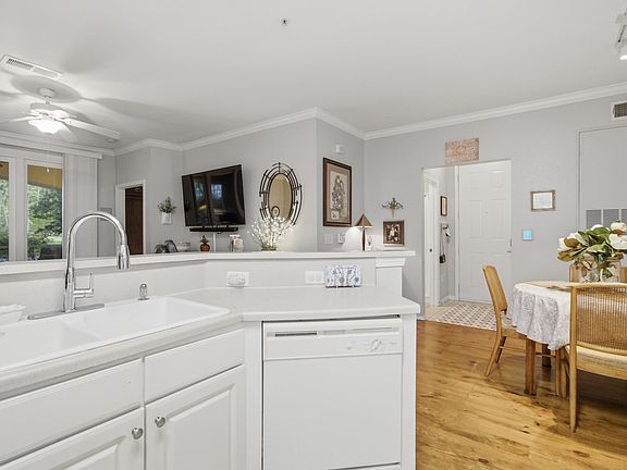 5th image of 60 Fenwick Hall Allee Aly #217