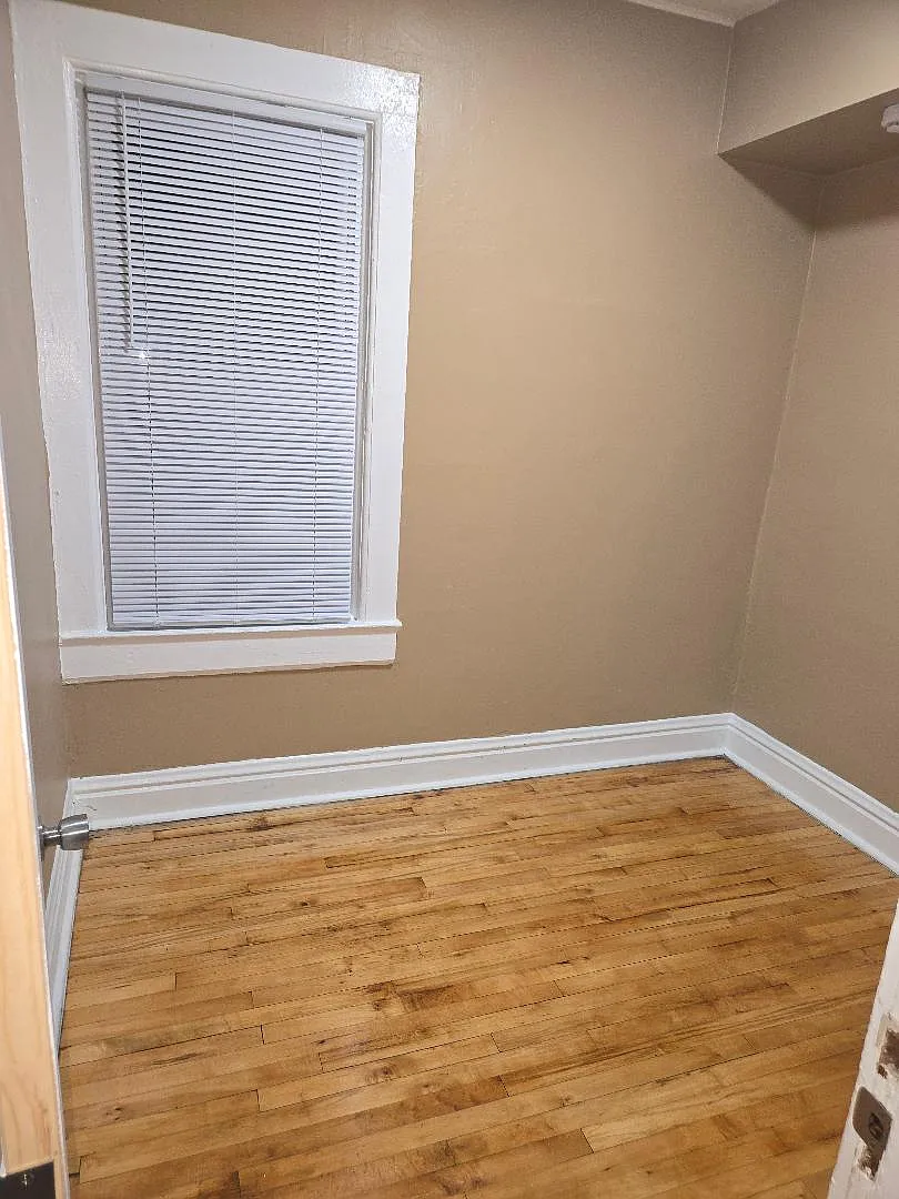 3 bed, 1000 sqft, $1,925 — Photo 2