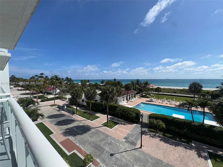 2457 Collins Ave #405 — Photo 17