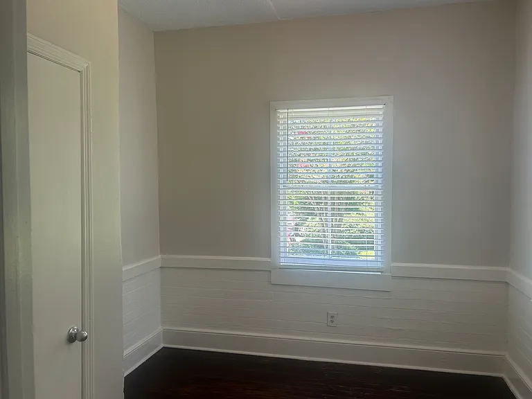 520 E Hall Ln — Photo 12