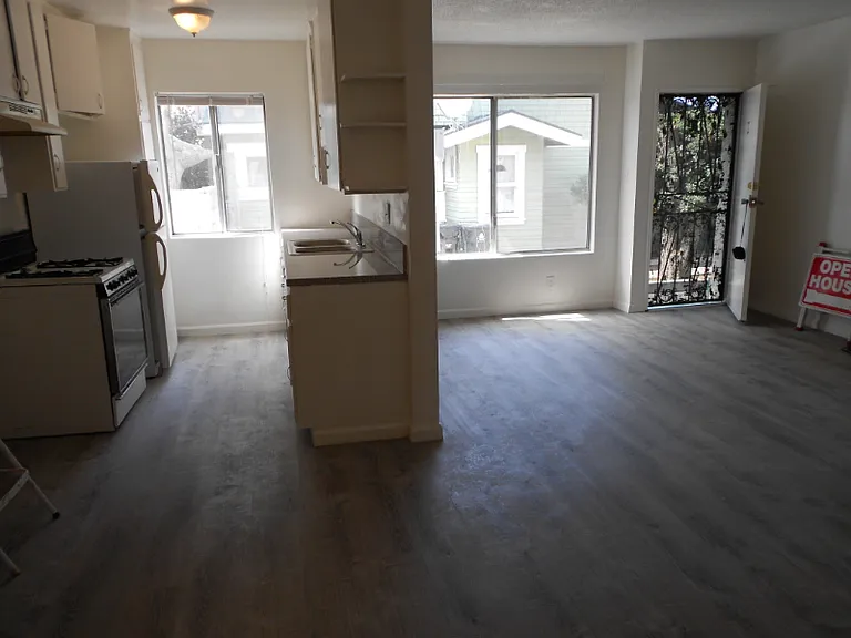4702 W 17th St — Photo 2