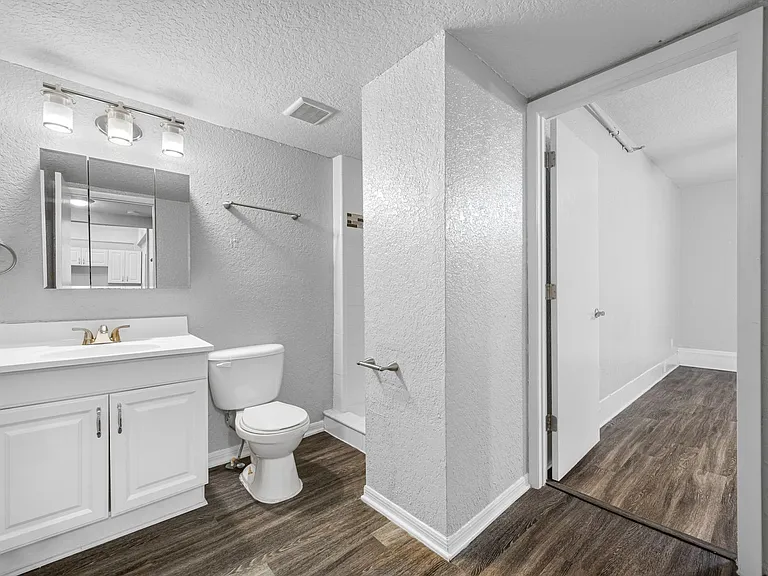 705 W Bay St — Photo 30