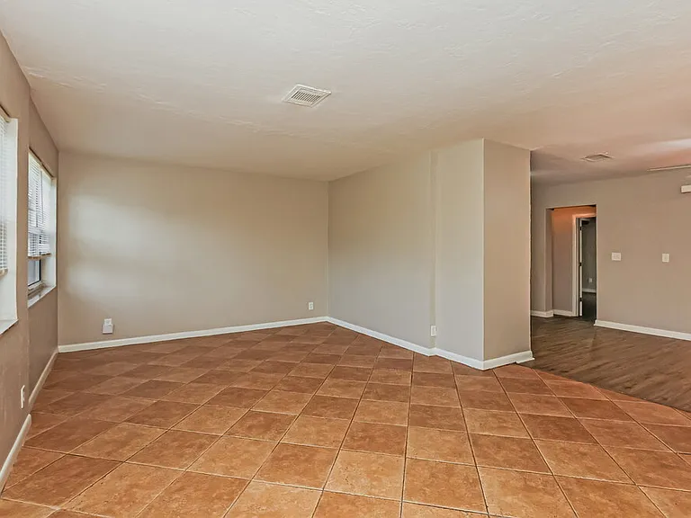1887 Sunset Pl — Photo 3