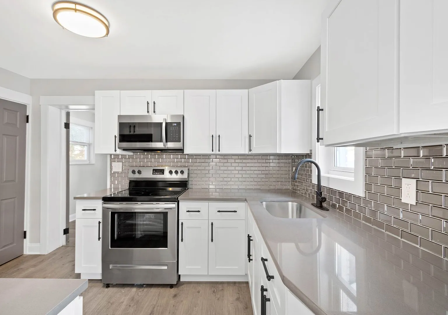 Score 50% Off 1st Month's Rent If Signed By August 21! Stunning 4 Bedroom Home In Castle Shannon ... — Photo 1