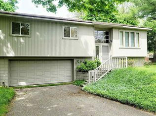 3307 Spring Meadow Dr, Rochester, MI 48306