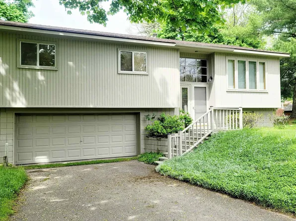 3307 Spring Meadow Dr, Rochester, MI 48306