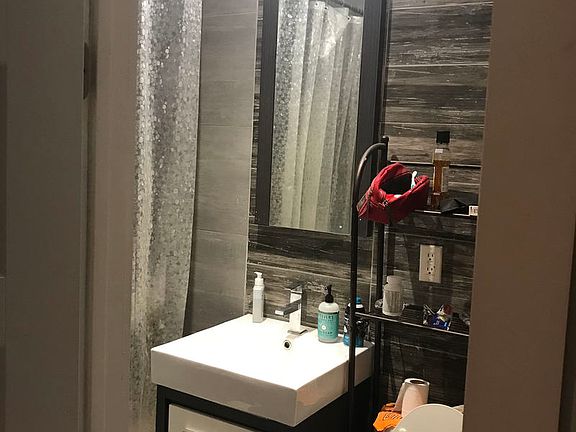 5th image of 934 Myrtle Ave APT 23