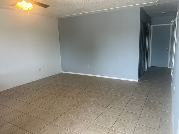 3rd image of 466 Calle De Oro #3