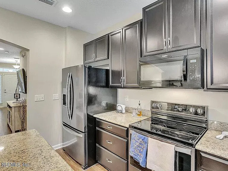 361 Richmond Dr — Photo 14