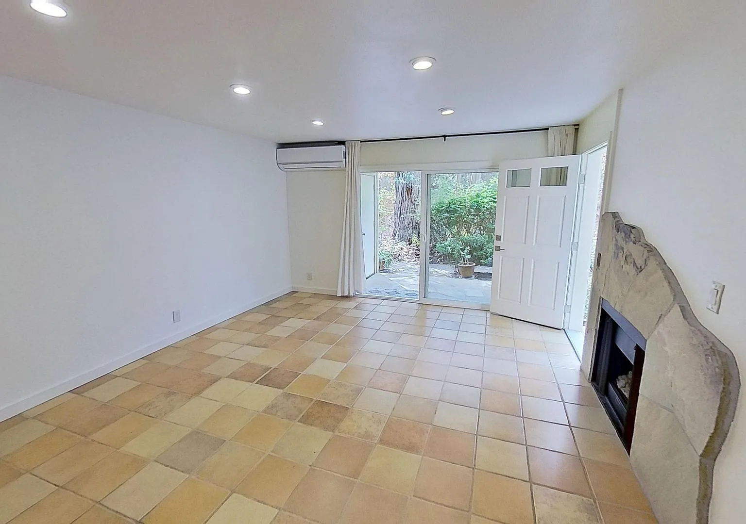 1 bed/ 1 bath Condo with A/C in Goleta-Eucalyptus Grove HOA — Photo 4