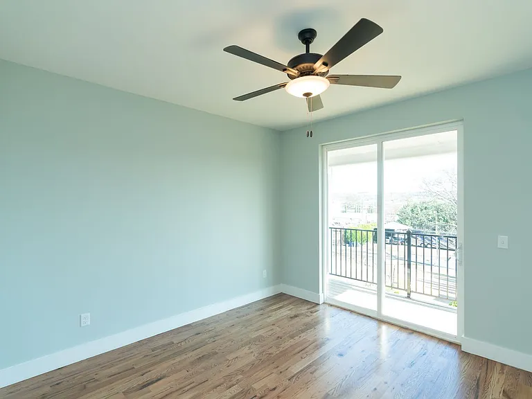 1039 Montague Pl — Photo 34