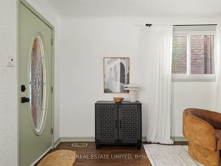 130 Neville Park Blvd — Photo 4