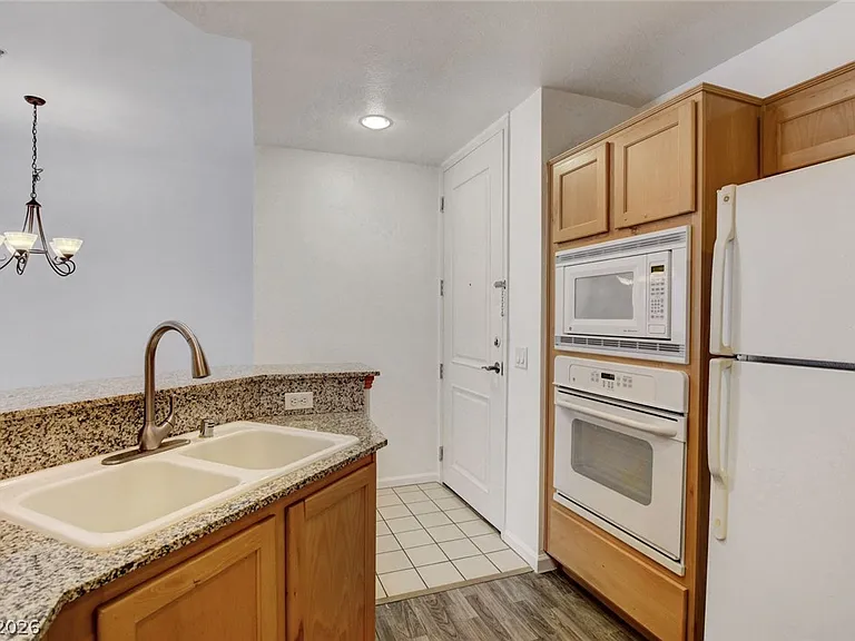 31 E Agate Ave #409 — Photo 17