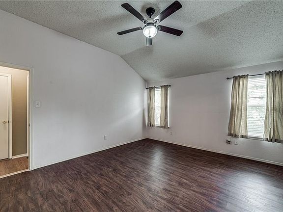 3rd image of 1032 Rock Springs Dr