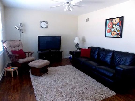 3rd image of 11425 W 69th St
