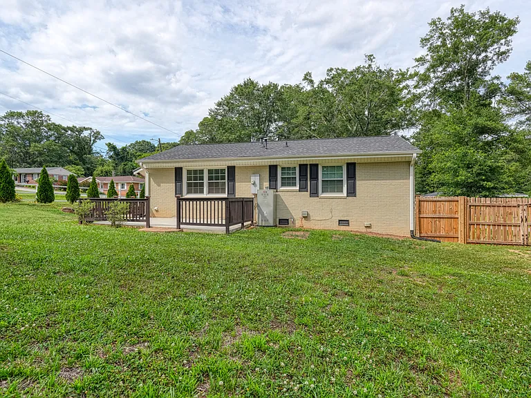 311 Pioneer Pl — Photo 37