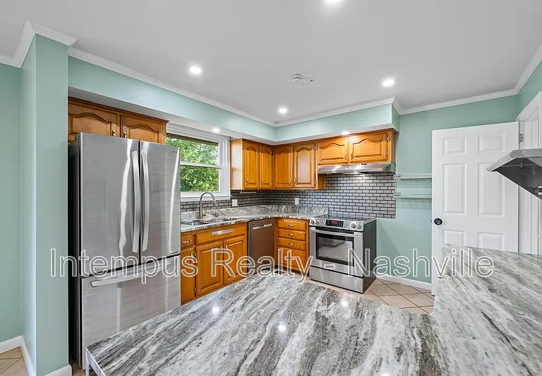 7020 Bonnamere Dr — Photo 3
