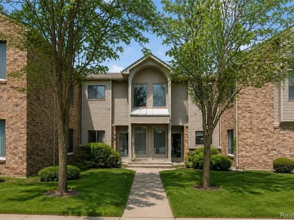 42739 Lilley Pointe Dr, Canton, MI 48187