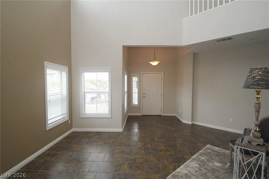4 bed, 2.5 bath, 3116 sqft, $2,990 — Photo 2