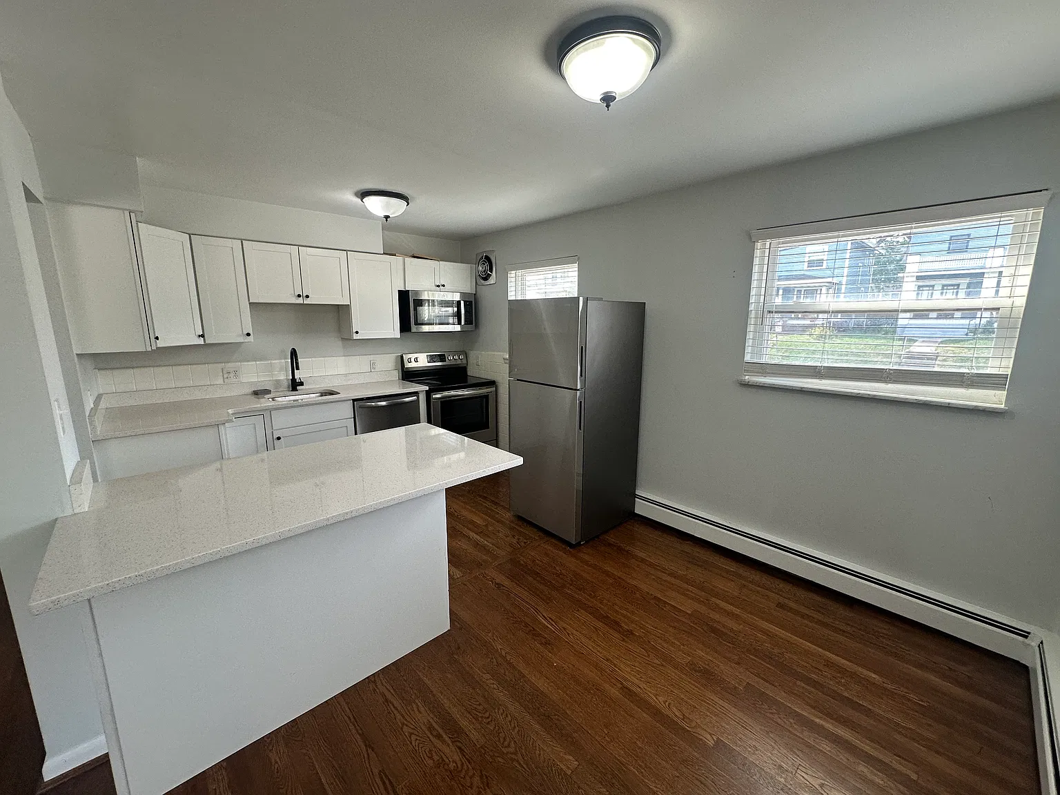 2 bed, 950 sqft, $1,795 — Photo 2