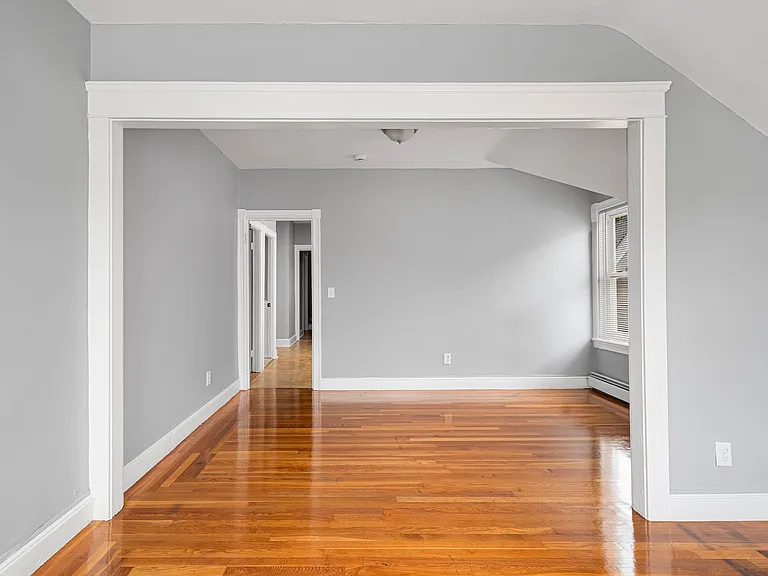 73-75 Robin St #3 — Photo 8