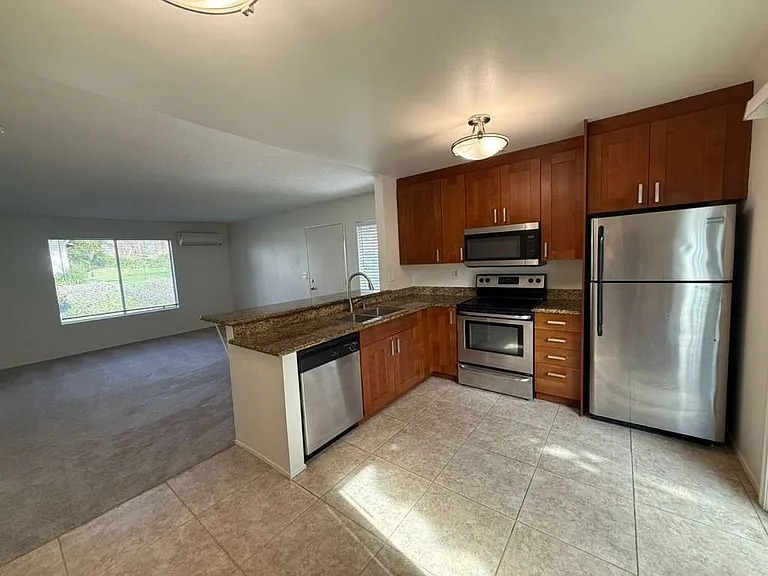 6554 Bell Bluff Ave — Photo 2