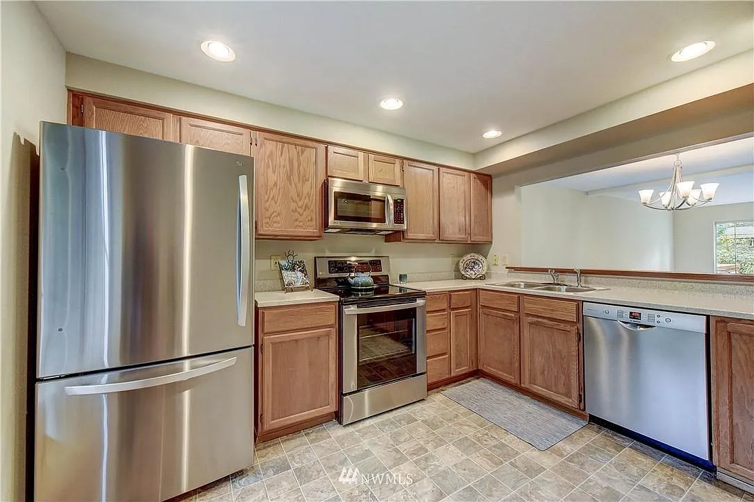 2 bed, 2.5 bath, 1340 sqft, $3,500 — Photo 3