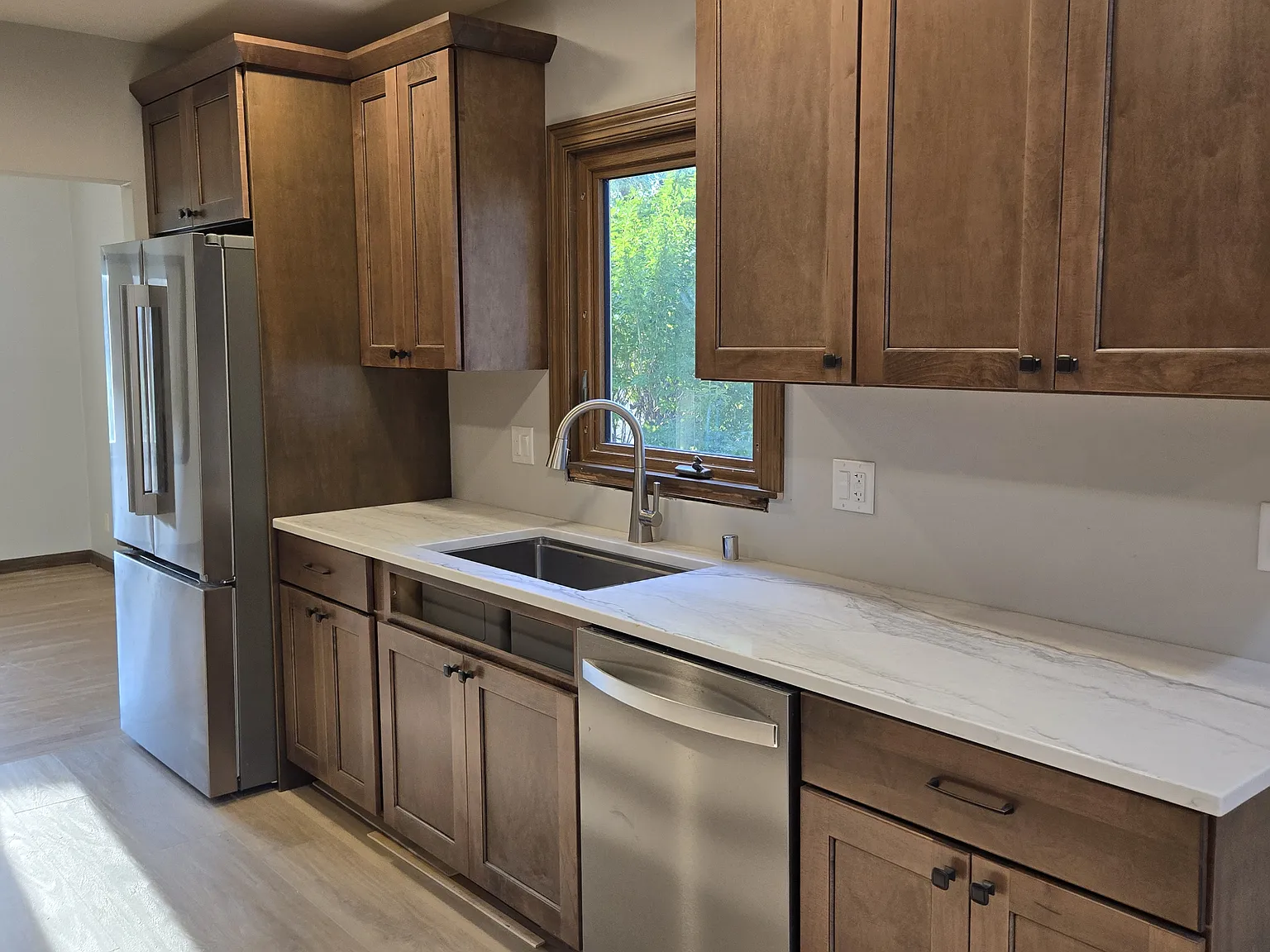 3 bed, 1.5 bath, 1280 sqft, $2,460 — Photo 3