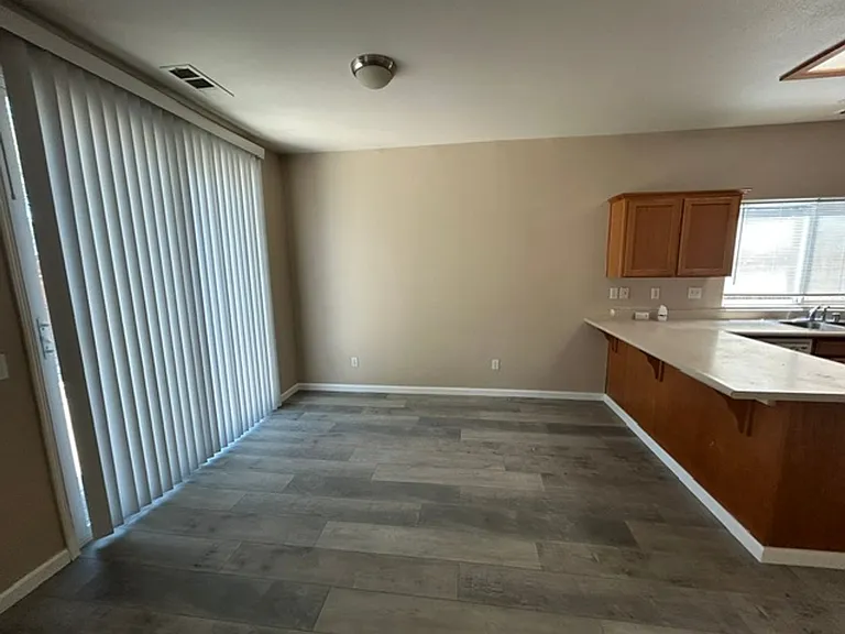 814 W James Ct — Photo 8