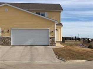 1570 Savannah Cir UNIT D4, Davenport, IA 52807