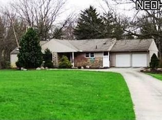 2470 Shade Park Dr, Akron, OH 44333