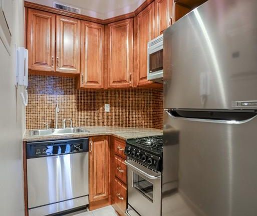 5th image of 14 Horatio St APT 11C