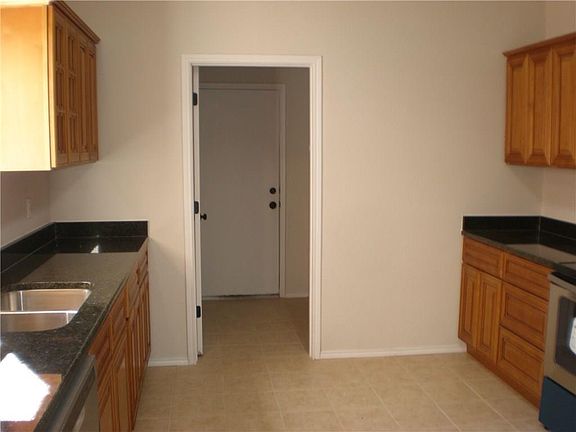 3rd image of 3702 Clubview Dr