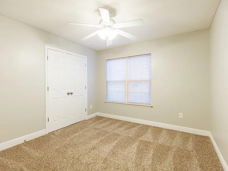 76 Brookfield Dr — Photo 31