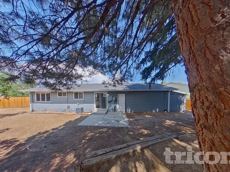 564 Mars Ct — Photo 15