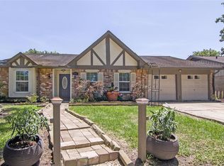 806 Voyager Dr, Houston, TX 77062