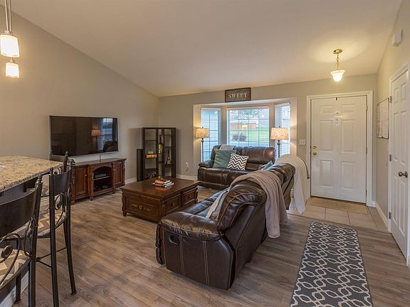 2nd image of 906 E Country Hill Ct